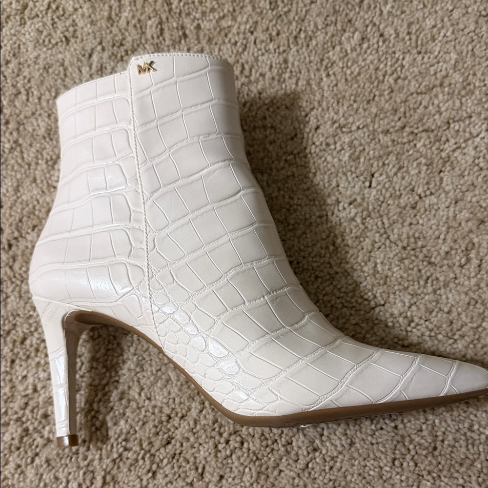 Michael Kors Light Cream Dorothy Flex Mid Bootie - Picture 6 of 9